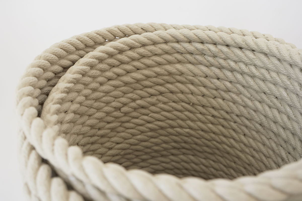 photographie de la sculpture rope de Maude Schneider, céramiste suisse