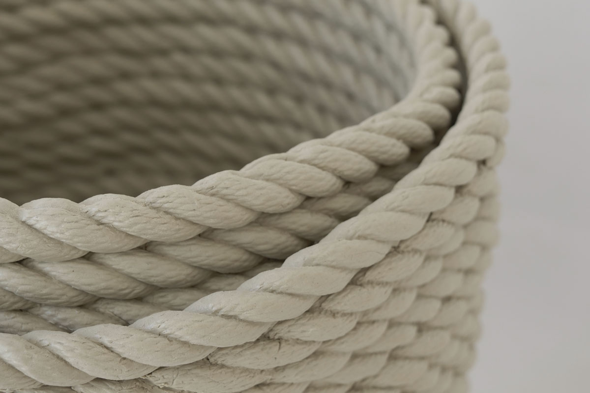 photographie de la sculpture rope de Maude Schneider, céramiste suisse